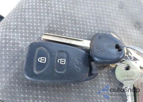 2013 Hyundai Accent Gls z USA, uszkodzony, nr VIN KMHCT4AE9DU567601